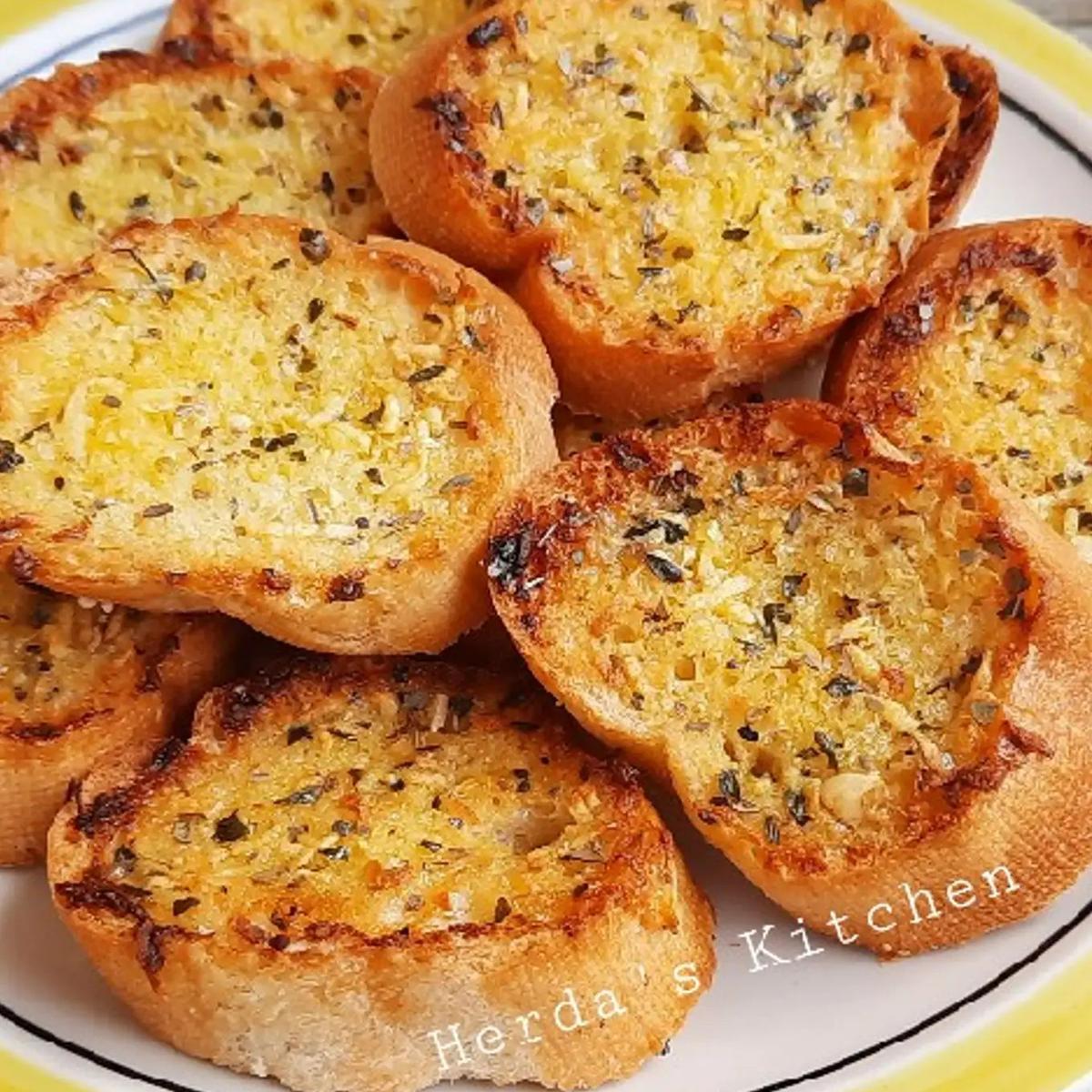 Ilustrasi Roti Bawang Krispi