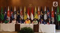 Para tokoh dari delapan partai politik saat silaturahmi awal tahun di Hotel Dharmawangsa, Jakarta, Minggu (8/1/2023). Delapan pimpinan partai politik bertemu untuk membahas sistem proporsional tertutup dalam pelaksanaan Pemilu 2024 yang diwacanakan oleh Ketua Komisi Pemilihan Umum (KPU). (Liputan6.com/Herman Zakharia)