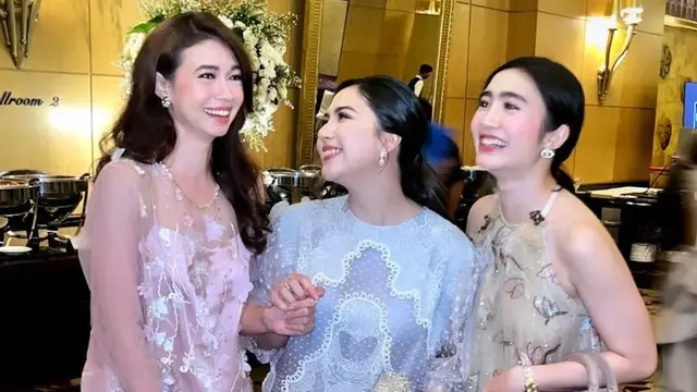 Yuki Kato, Jessica Mila, Febby Rastanty Bertemu di Kondangan. [@yukikt]