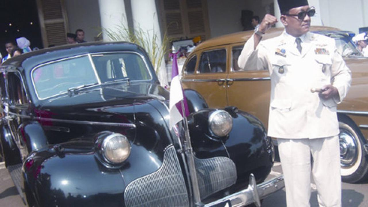 Ilustrasi: Pemeran Soekarno bersama Buick 8
