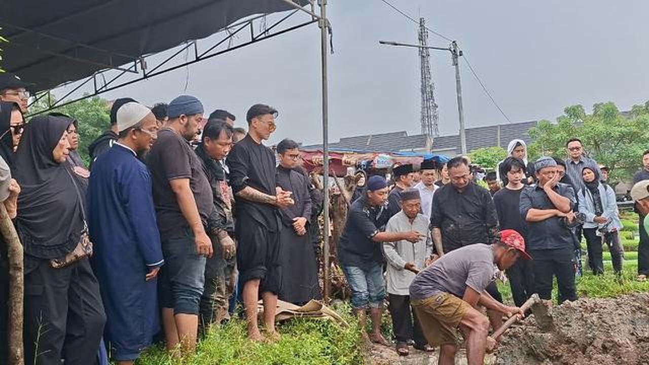 Anji Manji Cerita Detik-Detik Ibunda Embuskan Napas Terakhir, Simpan Gelang Haji Sebagai Kenangan