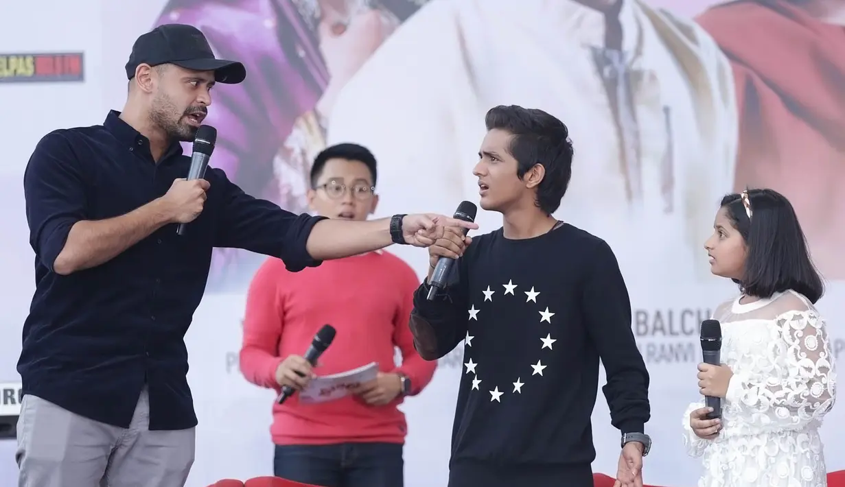 Saat Mike masuk ikut terlibat dalam serial tersebut, seakan banyak yang tidak suka dengan kehadirannya. Mike di serial itu berperan sebagai tokoh antagonis. (Bambang E. Ros/Bintang.com)