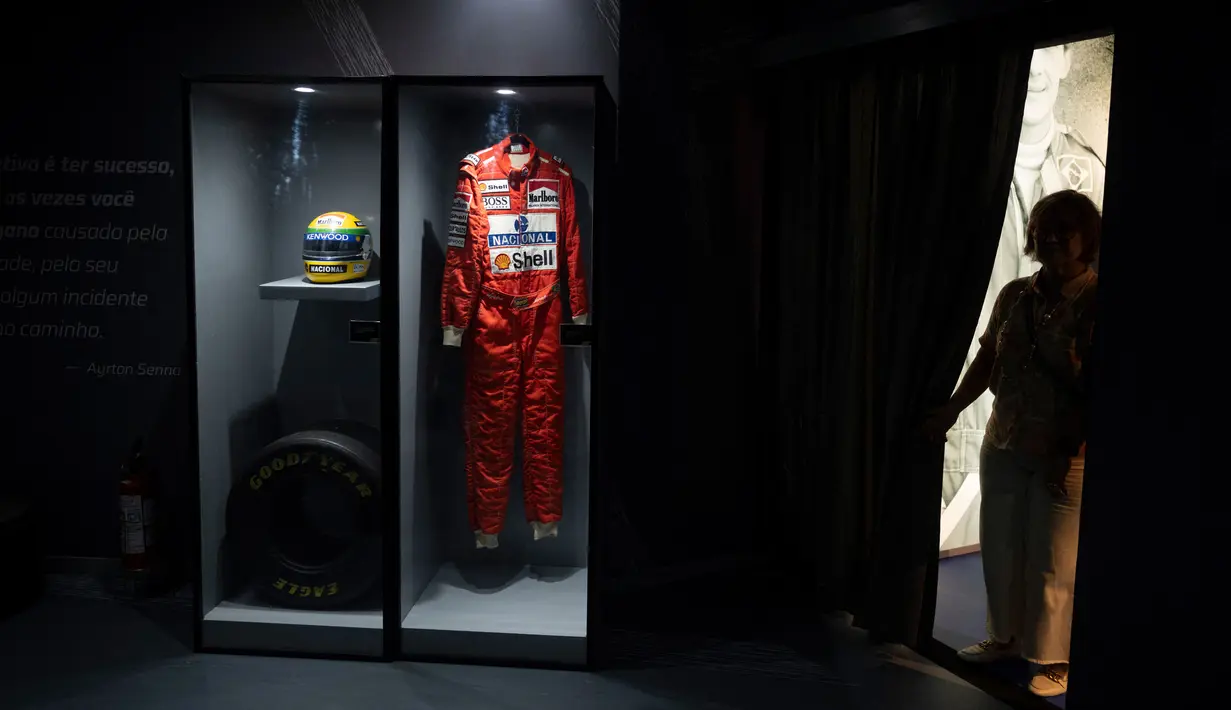 Dijelaskan dalam laporan, kematian Ayrton Senna terjadi akibat kegagalan pada bagian kemudi yang patah sebelum memasuki tikungan Tamburello. (Pablo PORCIUNCULA/AFP)