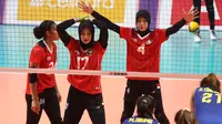 Timnas Bola Voli Putri Indonesia kalah dari Thailand di SEA Games 2023. (Bola.com/Abdul Aziz).