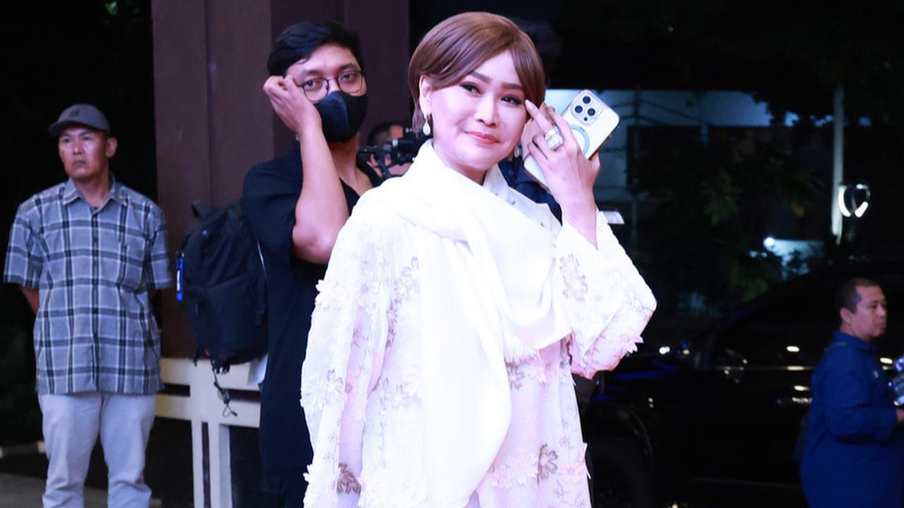 Deretan Selebriti Hadiri Pengajian 7 Hari Mendiang Titiek Puspa dengan Pakaian Serba Putih, Ada Rossa dan Afgan Datang Bareng