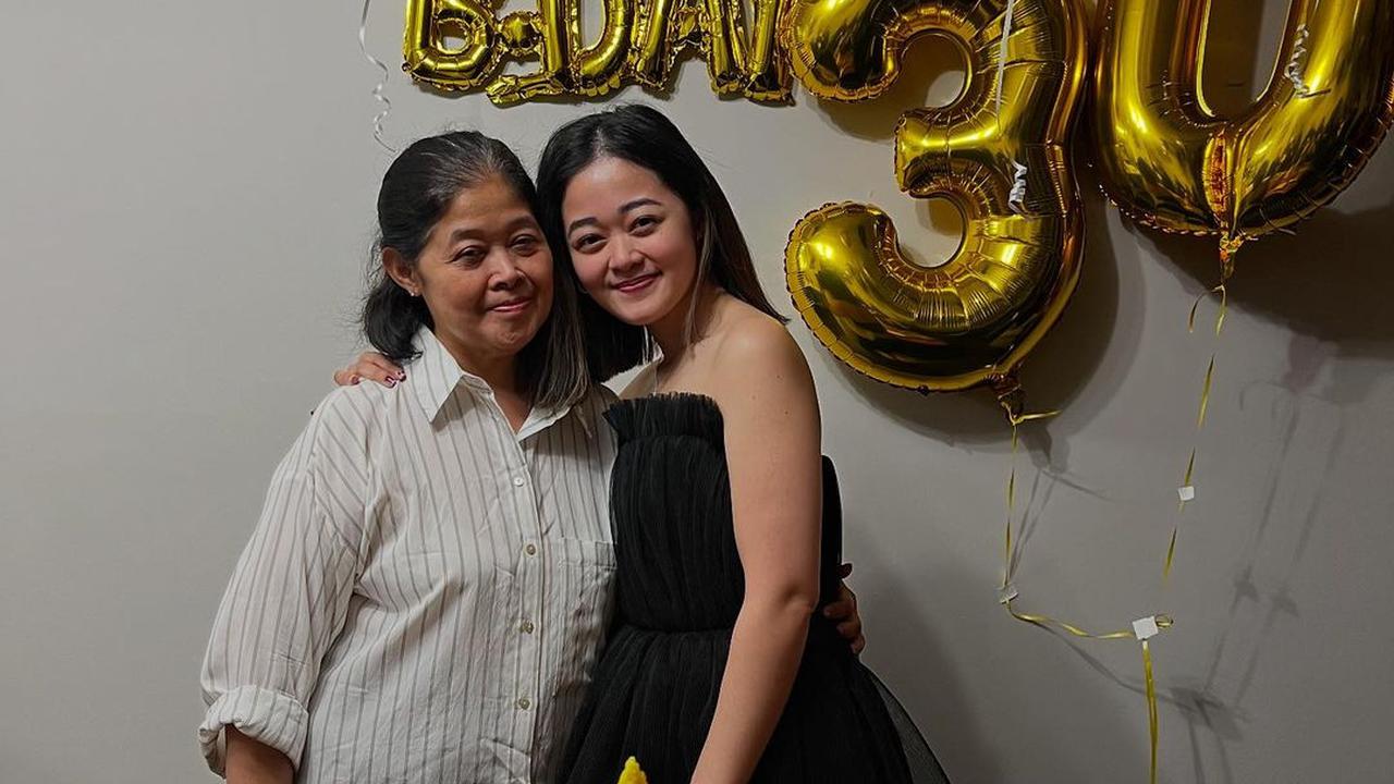 7 Potret Perayaan Ultah Gisela Cindy ke-30 di Kanada, sang Ibu Turut Hadir - Ada Tumpeng Nasi Kuning
