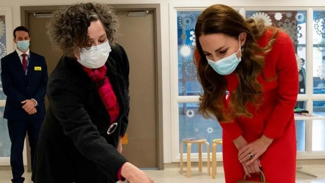 Tampilan Kate Middleton Bernilai Nyaris Rp100 Juta Saat Promosi Buku Fotografinya