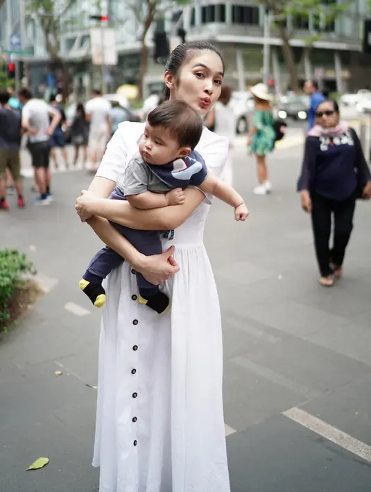 (Instagram/sandradewi88)