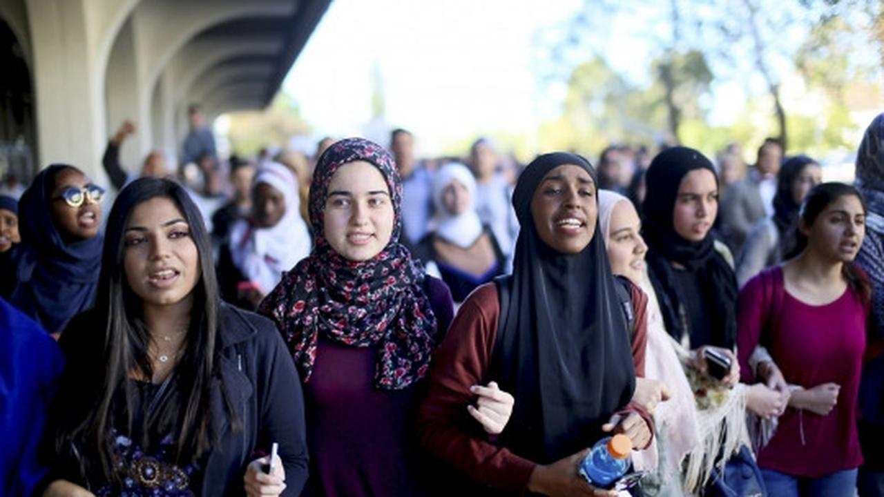 Muslimah cantik di AS gelar aksi melawan islamofobia