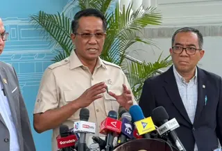 Menteri Hukum Supratman Andi Agtas (tengah) usai rapat bersama Presiden Prabowo di Kompleks Istana Kepresidenan Jakarta, Selasa (29/9/2026). (Foto: Liputan6.com/Lizsa Egeham).