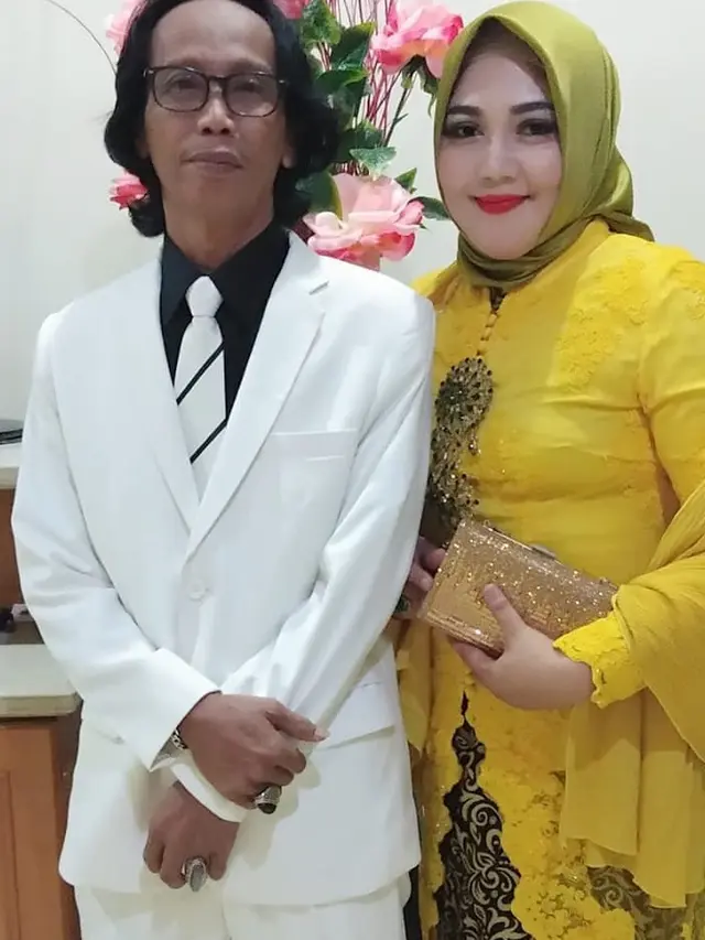 Potret mesra Mandra dan istri