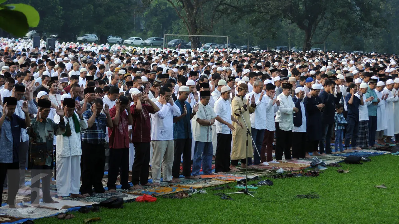 20160706-Ribuan Warga Laksanakan Salat Idul Fitri 1437 H di Kebun Raya Bogor-Bogor