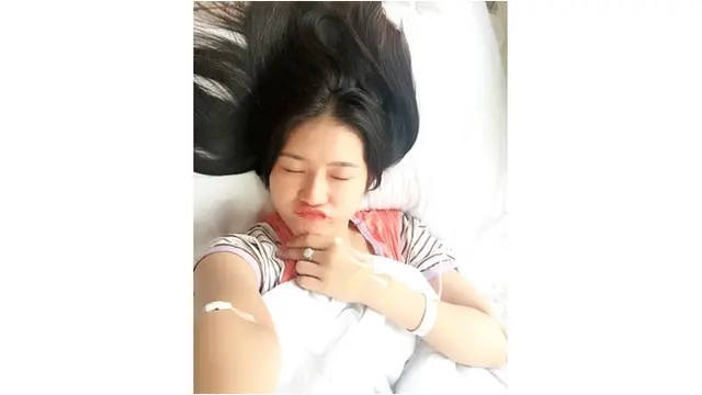 Saat sedang sakit, Via Vallen tidak menggunakan makeup sama sekali. Bukti kecantikannya tak pudar.