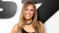 Petarung UFC, Ronda Rousey, berencana tetap bermain di dua film pada awal 2016 sebelum menjalani rematch melawan Holly Holm.