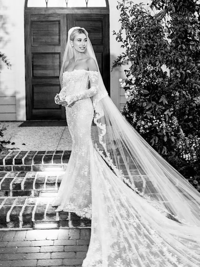 Mengenang 8 Karya Ikonis Virgil Abloh, Off White-Gaun Pengantin Hailey Bieber