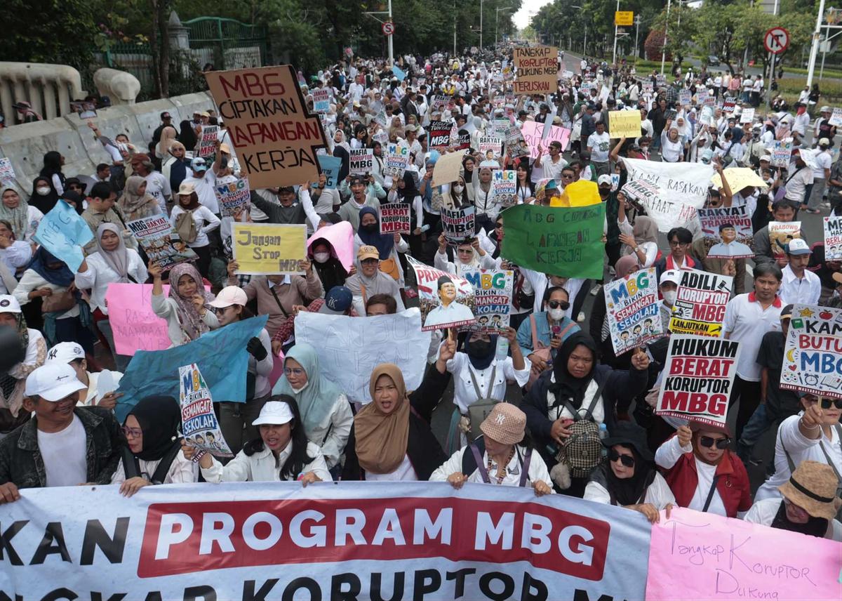 FOTO: Massa Aksi Dukung Kelanjutan Program Makan Bergizi Gratis