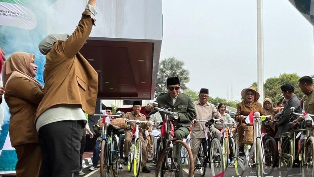 Menag Pimpin Gowes Ontel Peringati Hari Guru Nasional, Kenang Perjuangan Pendidik