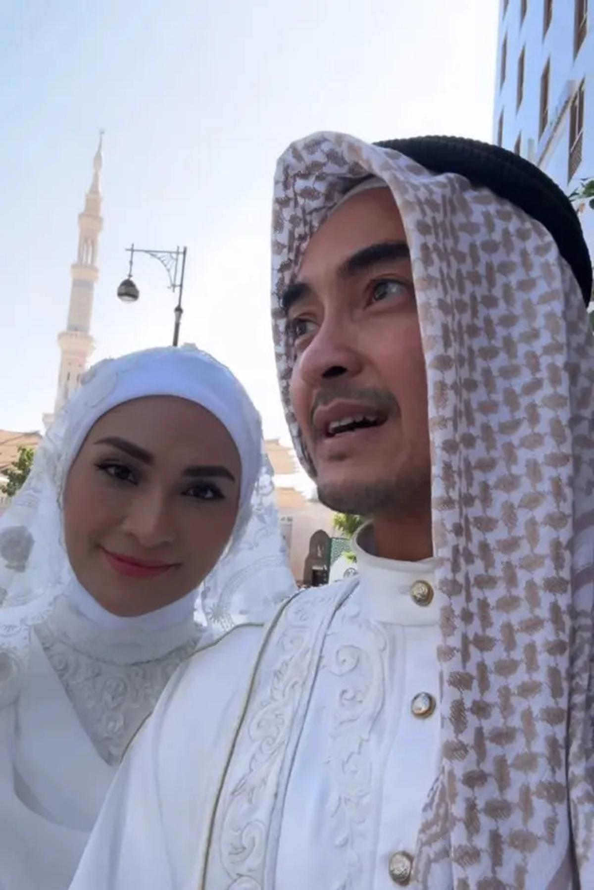 10 Potret Pernikahan Zumi Zola dan Putri Zulhas di Madinah, Dinikahkan Ust Adi Hidayat