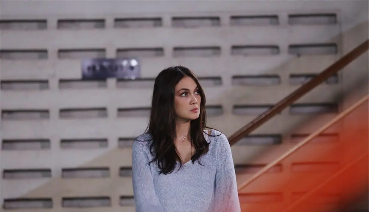 Seperti diketahui beberapa tahun lalu sempat beredar video syur mirip Luna Maya dengan Ariel Noah. Akibat video tersebar tersebut, Ariel mendekam di jeruji besi. Setelah itu, hubungan kisah asmaranya dengan Ariel kandas. (Instagram/lunamaya)