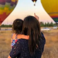 ilustrasi ibu dan anak/Photo by Kenny Krosky on Unsplash