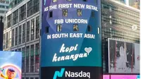 Billboard bertuliskan “Nasdaq Congratulates, Kopi Kenangan As The First New Retail F&B Unicorn in south east Asia!”.