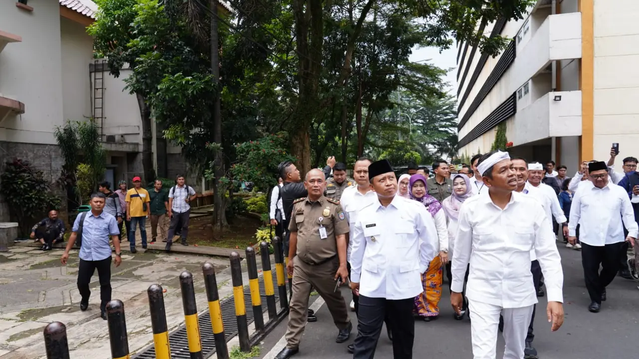 Gubernur Jawa Barat, Dedi Mulyadi saat mendatangi Balai Kota Depok.
