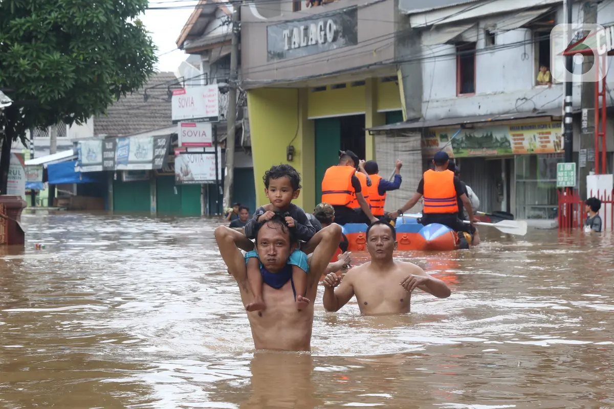 Banjir Setinggi Dada Orang Dewasa, Warga Perumahan Ciledug Indah Dievakuasi