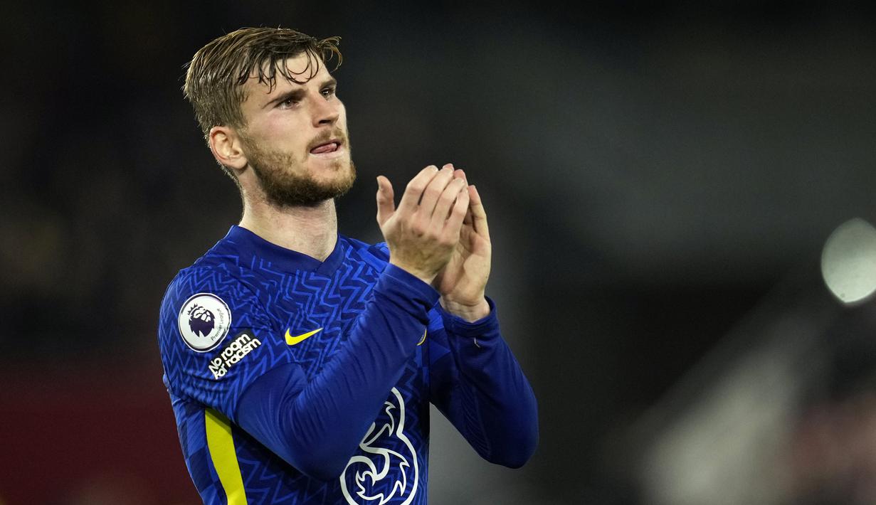 Timo Werner. Memasuki musim keduanya bersama Chelsea usai didatangkan dari RB Leipzig pada 2020/2021, ia baru mencetak 14 gol dan 16 asssit dari 61 laga. Nilai pasarnya pun turun dari 65 juta euro menjadi 55 juta euro atau setara Rp.904 miliar. (AP/Matt Dunham)