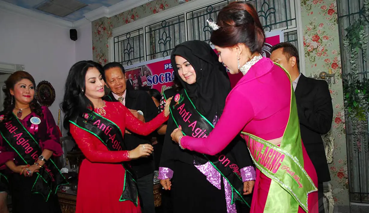 Pipik Dian Irawati dinobatkan menjadi Duta Anti-Aging di Casa Deby Vinski, Pondok Indah, Jakarta, (20/5/14) (Liputan6.com/Miftahul Hayat)