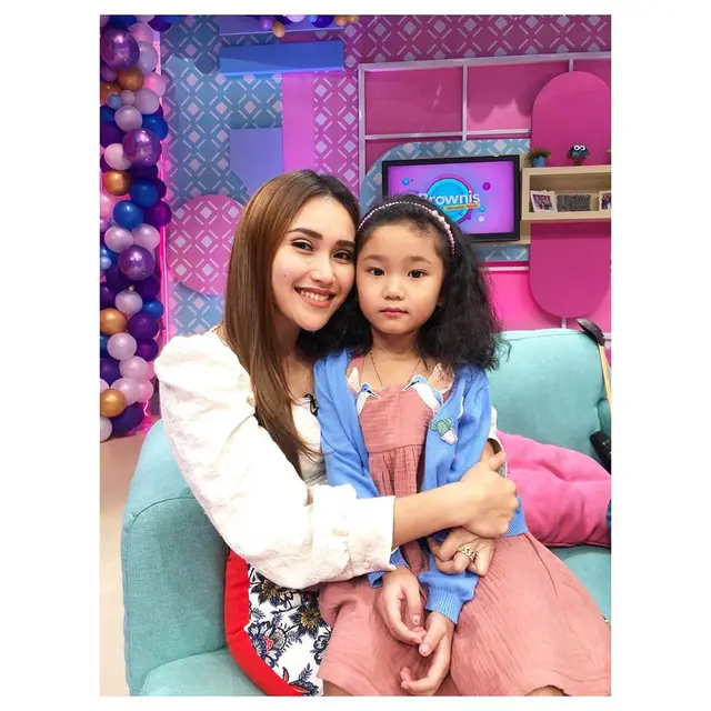 Lucu dan Gemas, Ini 7 Potret Anak Seleb dengan Rambut Keriting