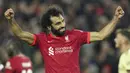 Mohamed Salah. Sayap kanan Liverpool berusia 29 tahun yang musim ini telah tampil 23 kali dengan mencetak 22 gol dan 9 assist ini ditaksir memiliki nilai pasar sebesar 100 juta euro. Ia juga menjadi pemain termahal keempat di dunia sekaligus pemain termahal kedua di Liga Inggris. (AP/Jon Super)