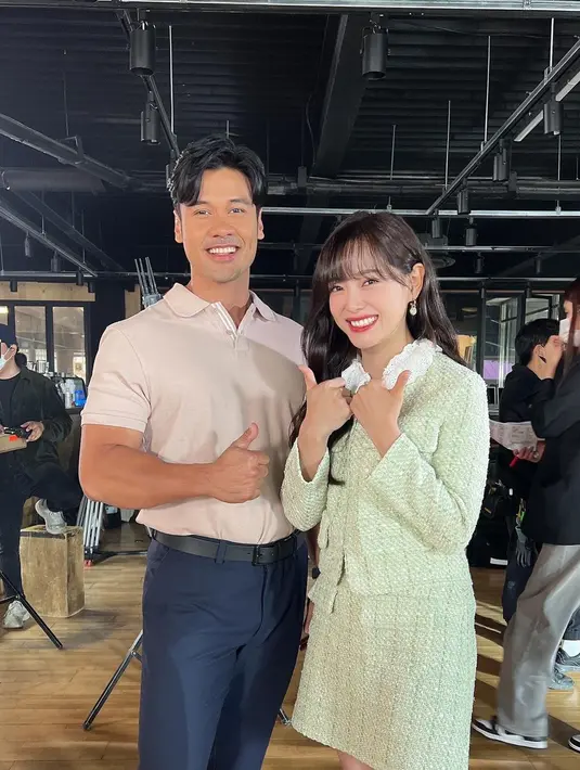 Chicco Jerikho dan Kim Sejeong. (Foto: Instagram/ clean_0828)