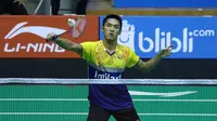 Tunggal putra Tangkas Intiland Jakarta, Jonatan Christie, harus mengakui keunggulan pemain Mutiara Cardinal Bandung, Panji Ahmad Maulana, pada Kejurnas PBSI 2016 di GOR Sritex, Solo, Jawa Tengah, Rabu (7/12/2016). (PBSI)