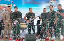 Cadas Panglima TNI Main Gitar Iringi Kasad, Kasau & Kasal, Tentara Wanita Amerika Ikut Nyanyi