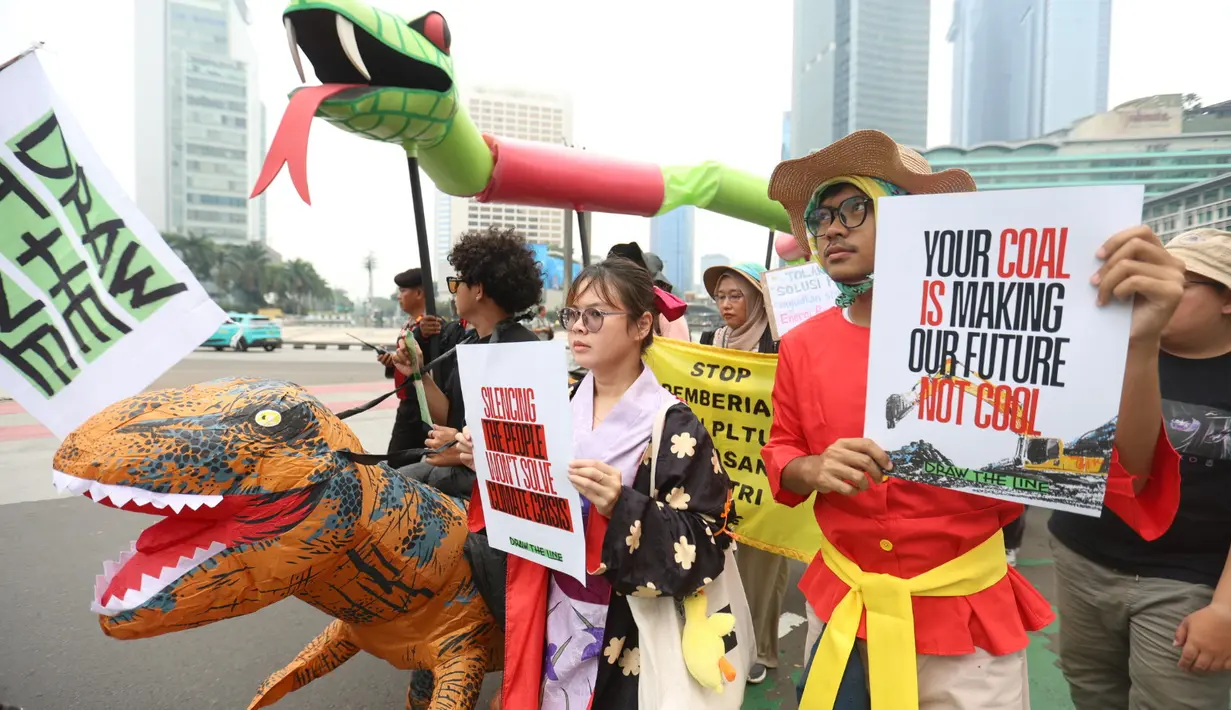 Aksi yang dilakukan gerakan Draw the Line ini mendesak Presiden Prabowo Subianto menegaskan komitmen iklim dan demokrasi. (Kapanlagi.com/ Budy Santoso)