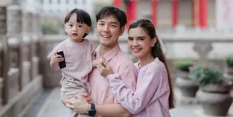 Pasangan selebriti Audi Marissa dan Anthony Xie sedang pulang kampung ke Taiwan. Berikut beberapa potret liburannya saat pulang kampung. Dari mulai menjalani pemotretan hingga main ke sawah. [Instagram/audimarissa]
