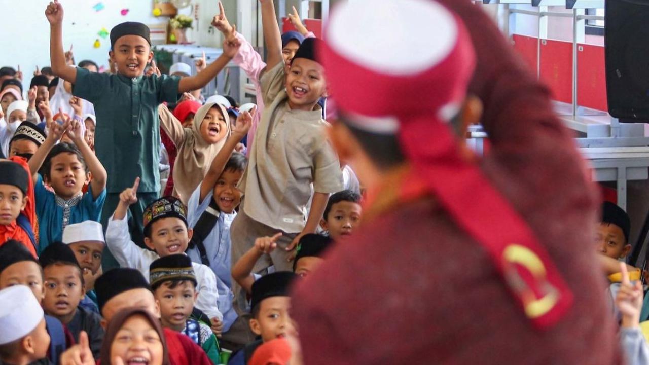 Selama bulan suci Ramadan kegiatan keagamanan seperti pengajian dan pesantren kilat banyak digelar untuk meningkatkan keimanan hingga ketaqwaan seseorang dengan harapan memperoleh pahala yang banyak. Foto: Liputan6.com / Angga Yuniar<br>