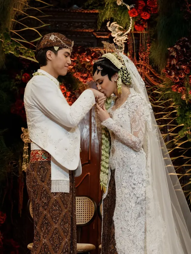 Resmi Jadi Suami Istri, Gaya Akad Nikah El Rumi dan Syifa Hadju Dibalut Busana Pengantin Adat Jawa yang Penuh Makna