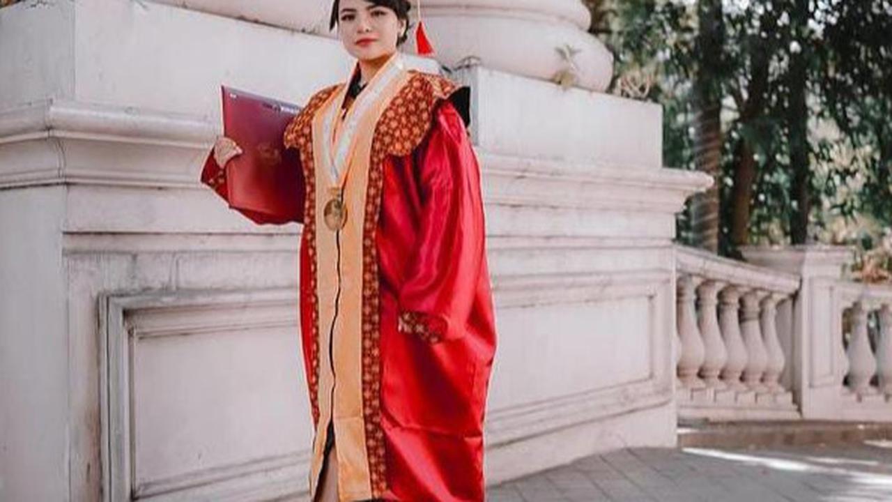 Potret Dinar Candy Jalani Wisuda, Ternyata Selama Ini Diam-diam Kembali Lanjutkan Kuliah