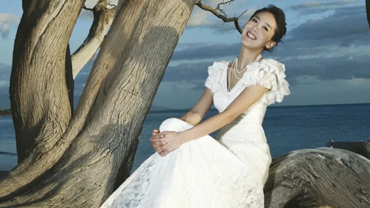 Artis Korea Yoon Jung Hee Ucap Janji Suci di Bali
