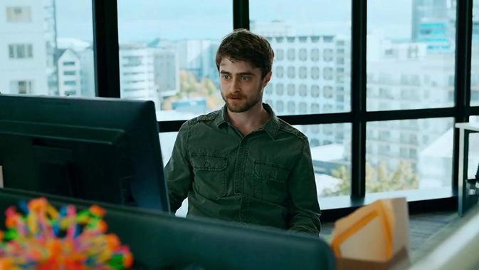 Daniel Radcliffe dalam Guns Akimbo ( Ingenious Media  via IMDb)