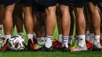 Para pemain Spanyol menghadiri sesi latihan pada malam pertandingan sepak bola semifinal UEFA Nations League melawan Italia di Stadion San Siro, Milan, Italia, 5 Oktober 2021. Spanyol akan menghadapi juara Eropa 2020 Italia pada semifinal UEFA Nations League 2020/2021. (FRANCK FIFE/AFP)