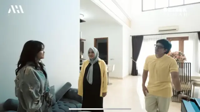 Ruang Makan Bermeja Logam