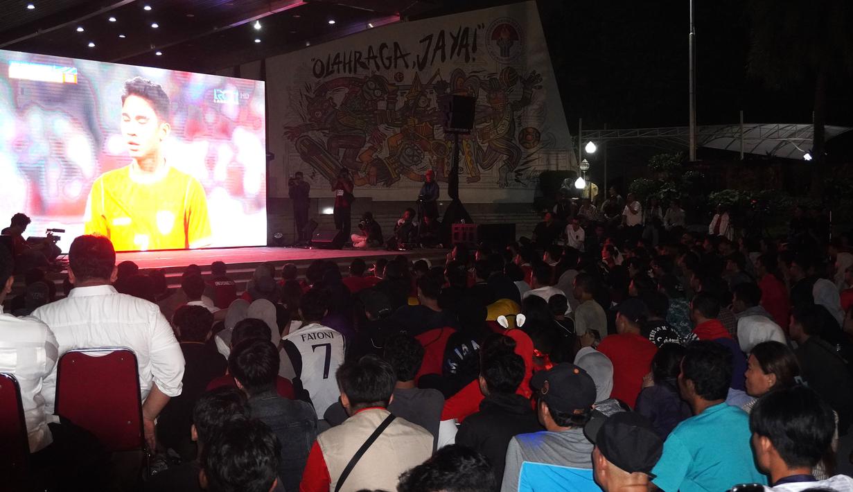 Susana nonton bareng laga perebutan tempat ketiga Piala Asia U-23 2024 antara Timnas Indonesia U-23 menghadapi Irak di Plaza Kemenpora, Senayan, Jakarta Pusat, Kamis (2/5/2024) malam WIB. (Bola.com/Afi)