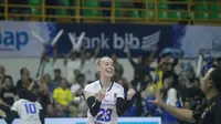 Vera Kastsiuchyk menjalani debutnya bersama Bandung bjb Tandamata pada putaran kedua minggu kelima PLN Mobile Proliga 2024 saat menghadapi Jakarta Popsivo Polwan di GOR Si Jalak Harupat, Kabupaten Bandung, Jumat, 7 Juni. (foto: Proliga)