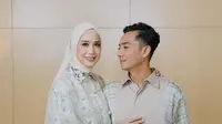 5 Model Baju Couple untuk Lebaran 2025, Serasi Meski Minimalis