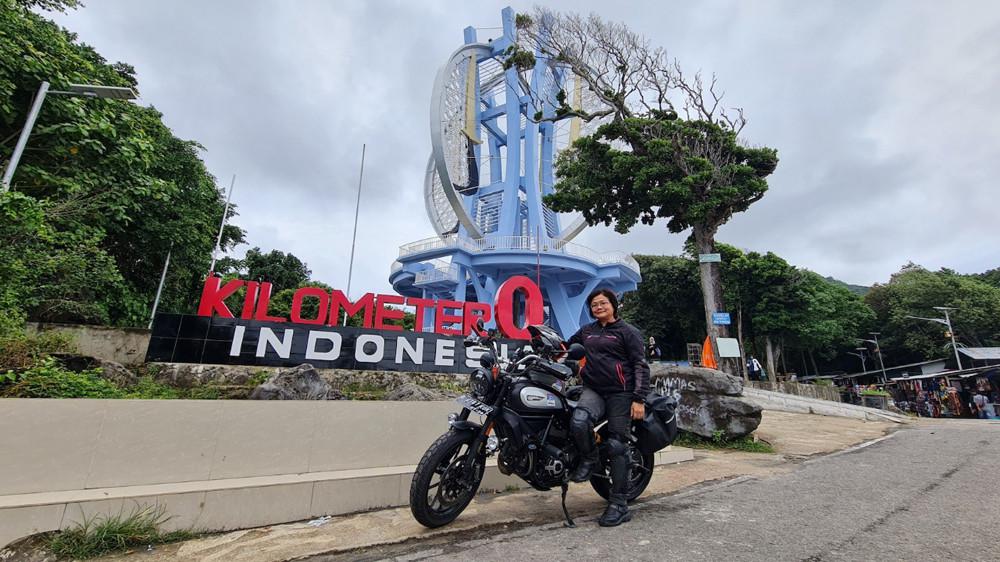 Efi Juwita, biker wanita yang ikut touring sejauh 16.000 km (Istimewa)