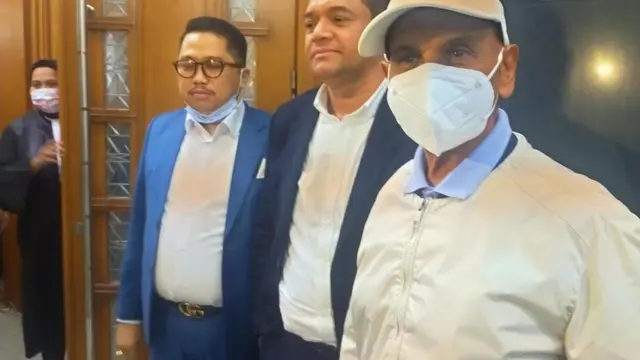 Mark Sungkar saat akan menjalani persidangan
