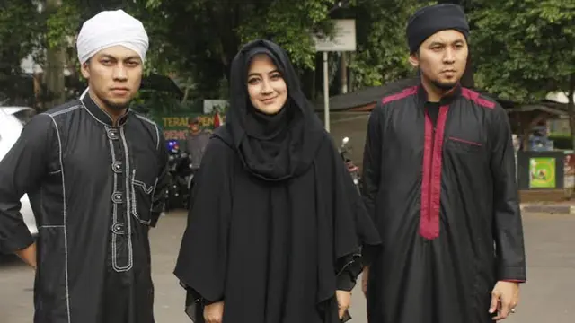 Umi Pipik bersama Ray Nineball dan Sunu eks Matta Band