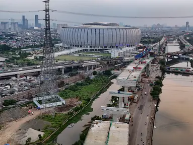 Foto udara pembangunan jalan tol Harbour Road II yang menghubungkan Ancol Timur dan Pluit di kawasan Tanjung Priok, Jakarta Utara, Rabu (24/9/2025). (merdeka.com/Arie Basuki)